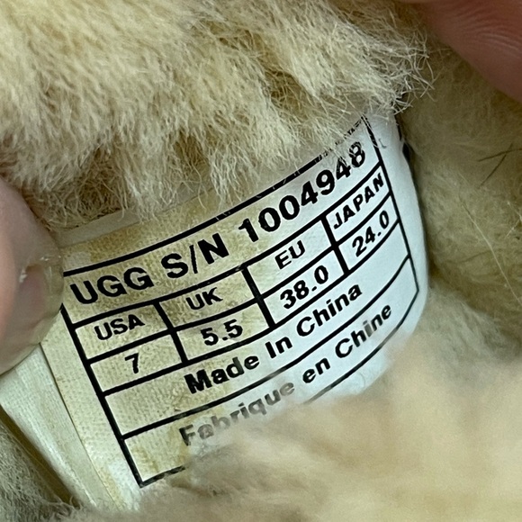 Ugg Bailey Bow tan boots Womens size 7 - Picture 9 of 9